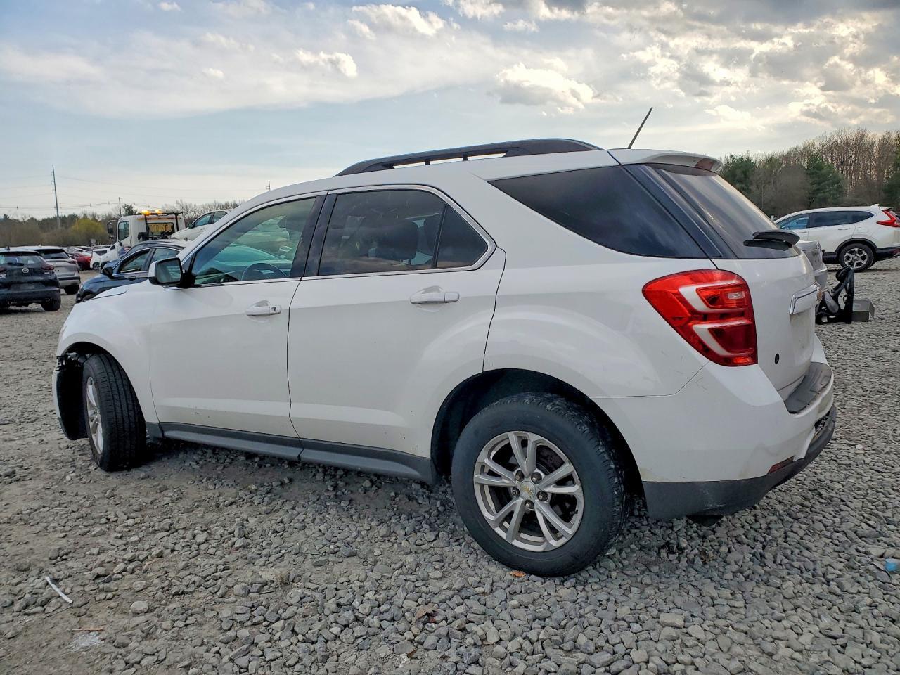 2016 Chevrolet Equinox Lt - Image 2