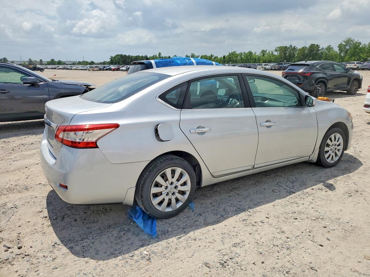 2015 Nissan Sentra S - Фото 3