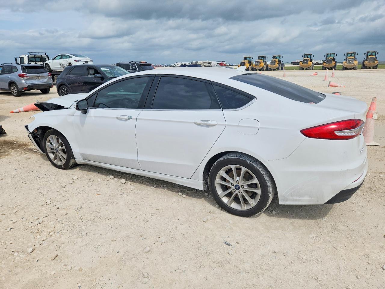 2020 Ford Fusion Se - Фото 2