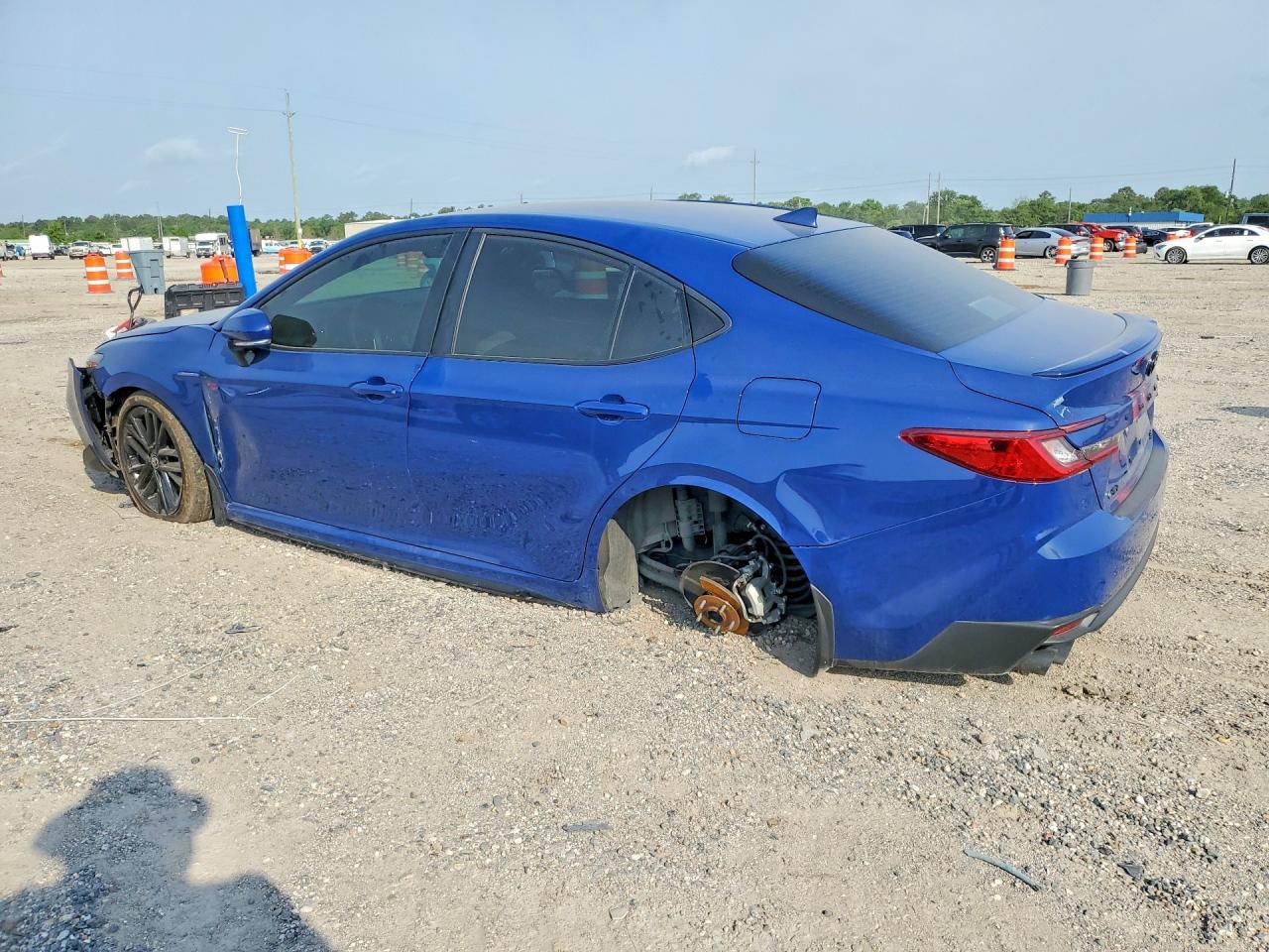 2025 Toyota Camry Se - Фото 2