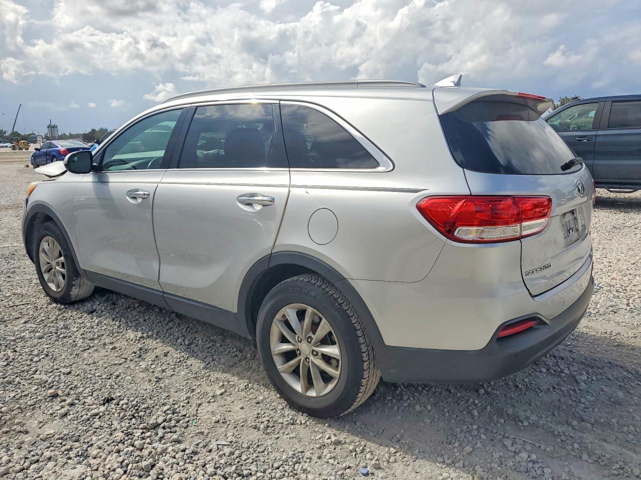 2016 Kia Sorento Lx - Image 2