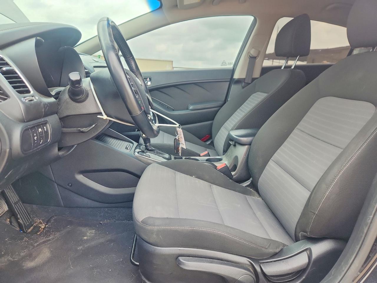 2017 Kia Forte S - Image 7