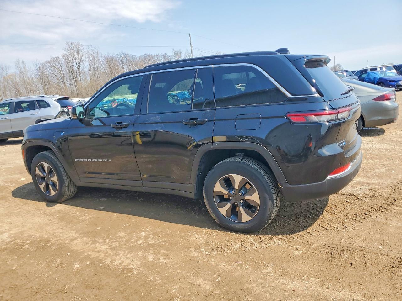 2025 Jeep Grand Cherokee 4Xe - Image 2