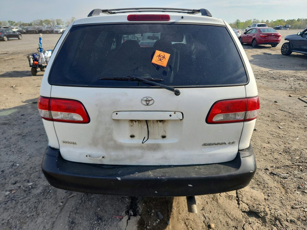 2002 Toyota Sienna Ce - Image 6