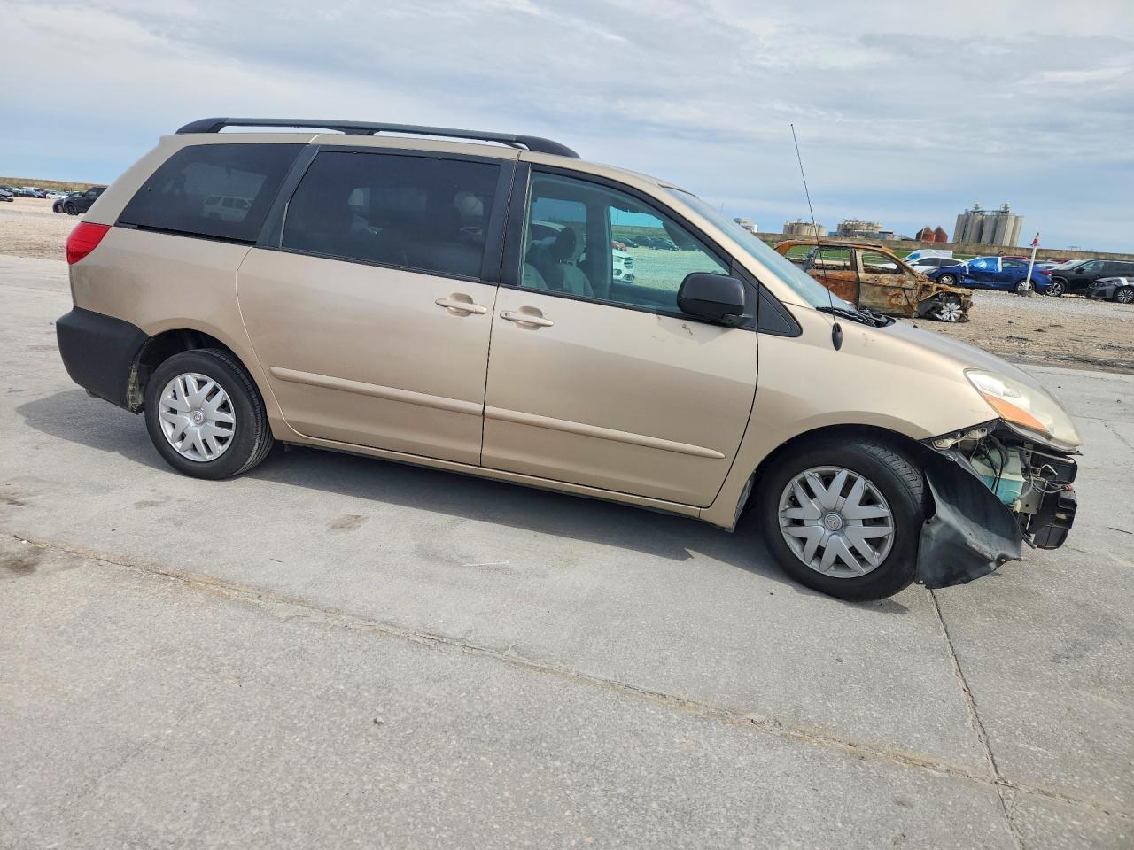 2007 Toyota Sienna Le 8-Passenger - Image 4