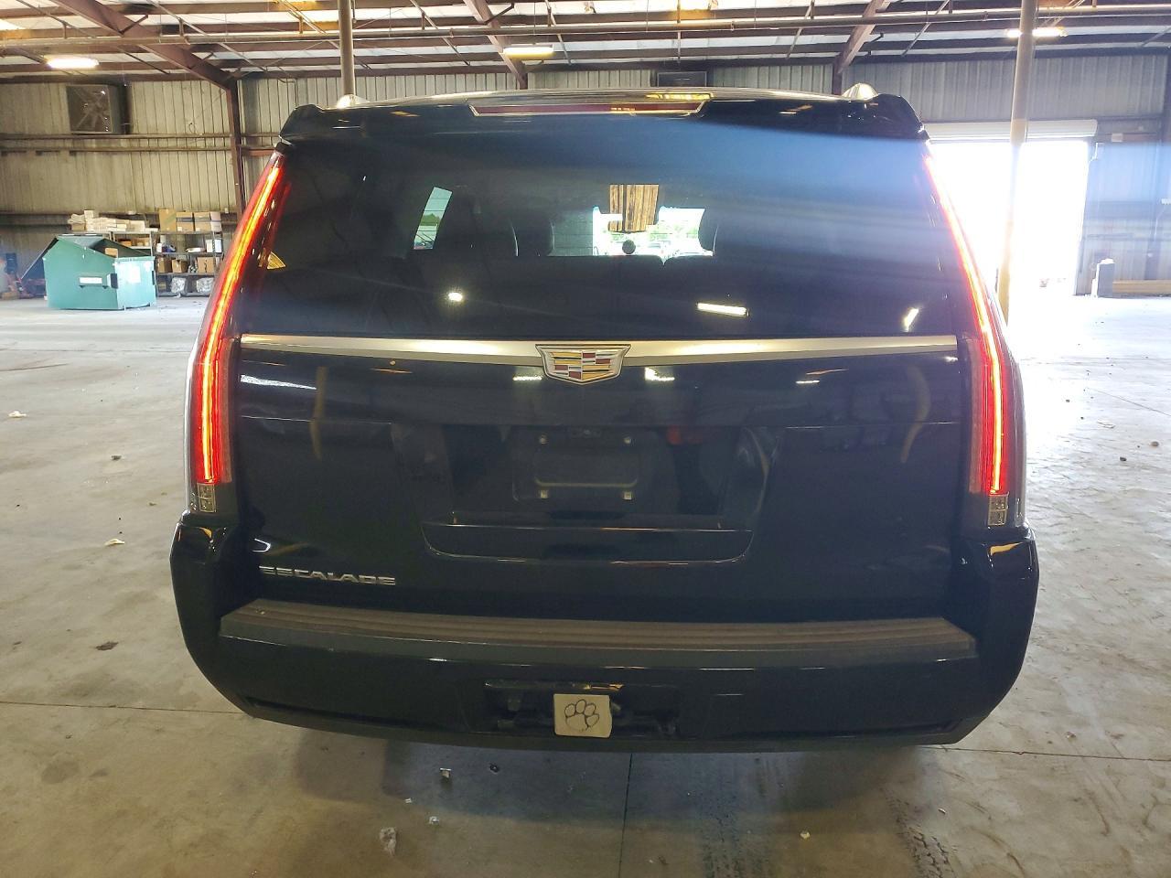 2018 Cadillac Escalade Luxury - Image 6