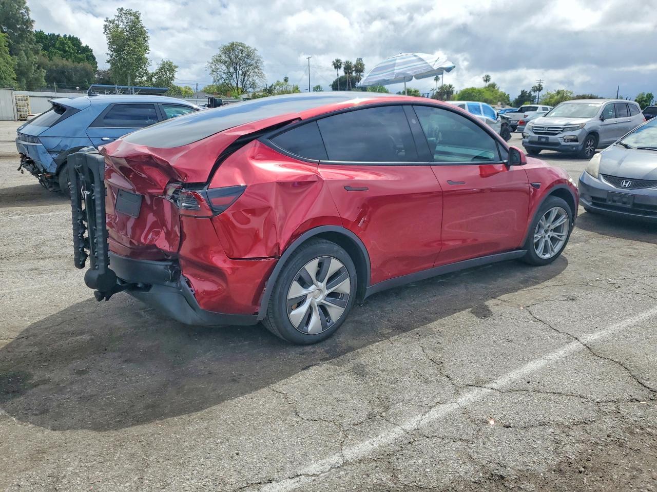 2024 Tesla Model Y - Фото 3