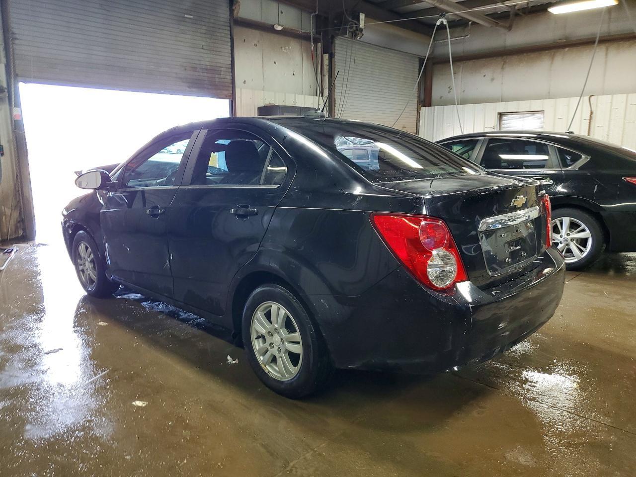 2016 Chevrolet Sonic Lt - Фото 2
