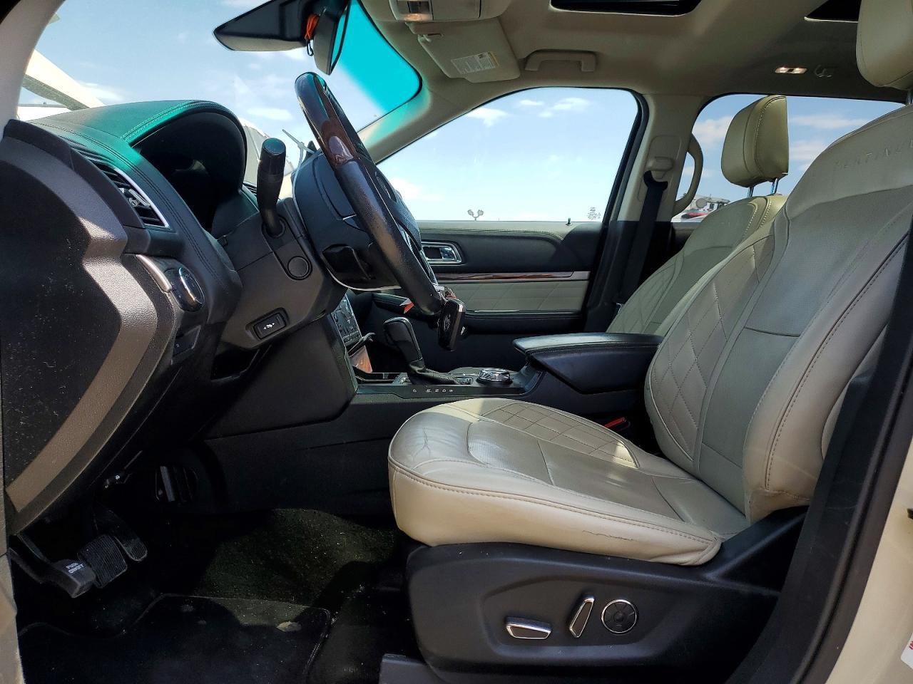 2018 Ford Explorer Platinum - Image 7