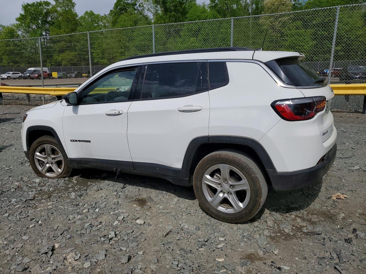 2023 Jeep Compass Latitude - Image 2