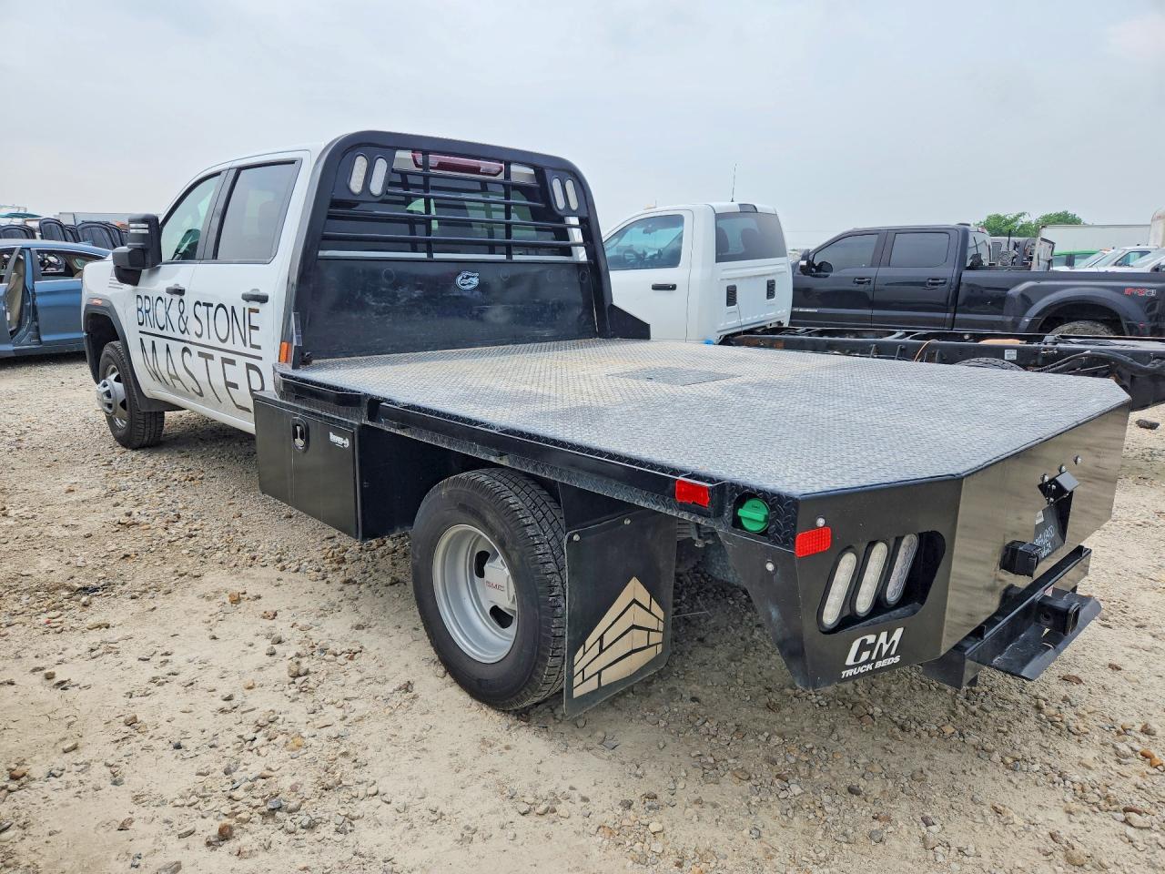 2024 GMC Sierra K3500 - Image 2