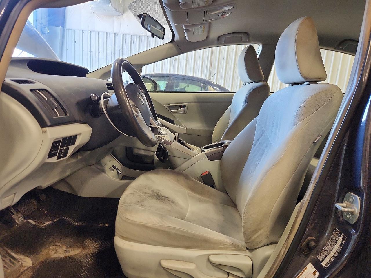 2015 Toyota Prius Two - Фото 7