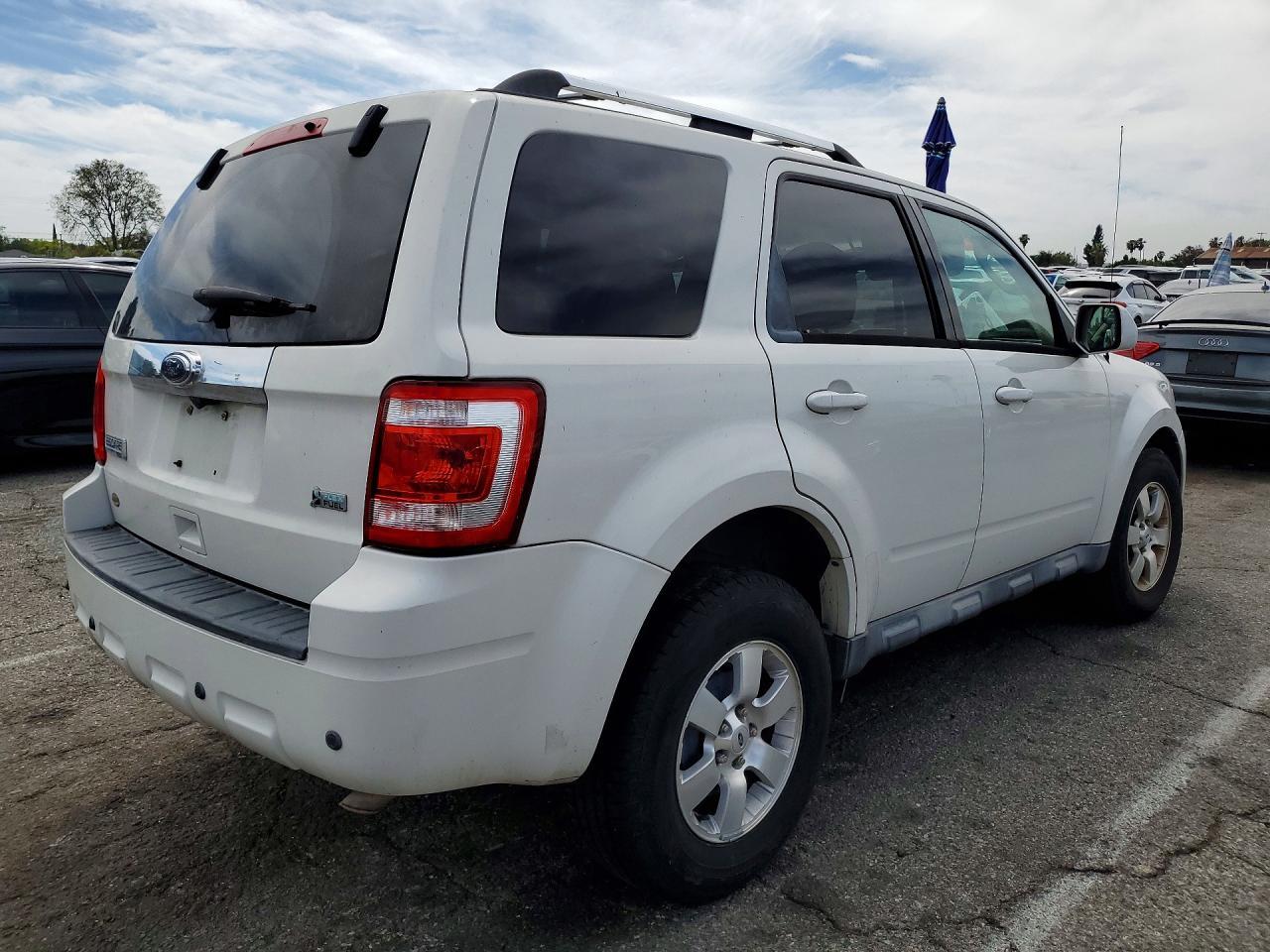 2010 Ford Escape Limited - Image 3