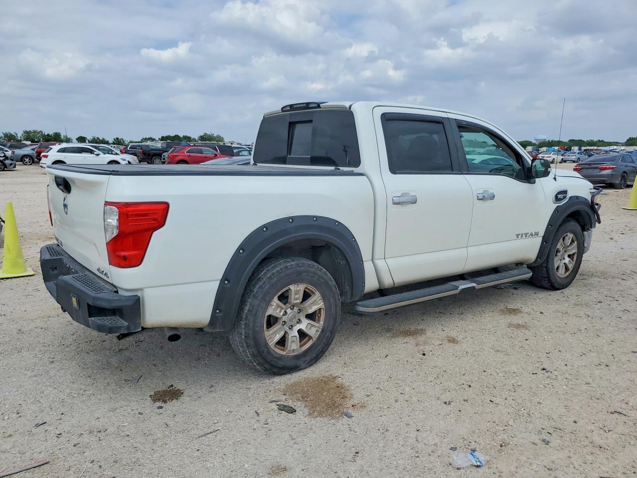 2017 Nissan Titan Sv - Фото 3