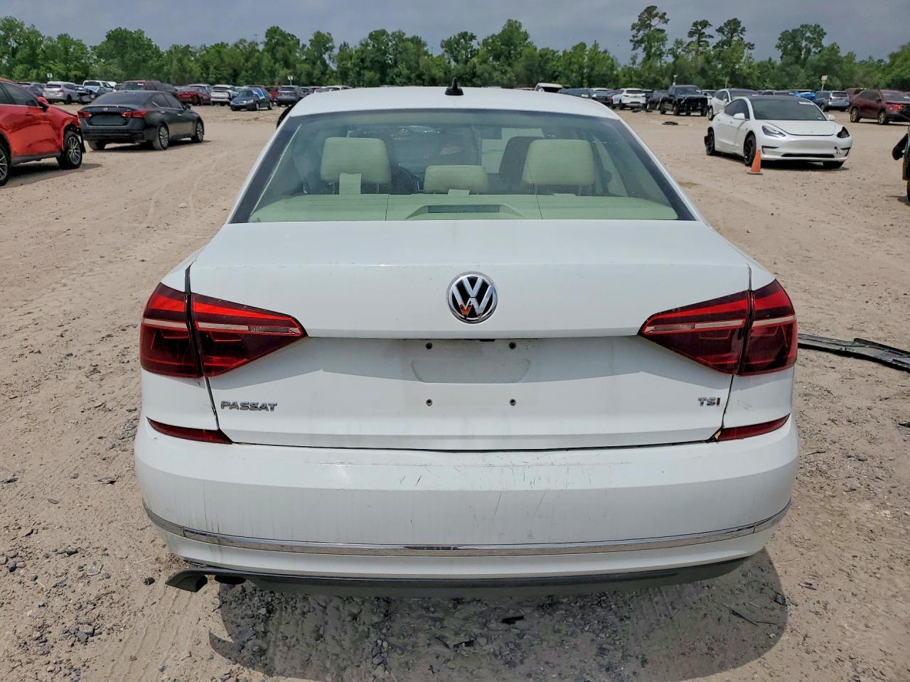 2019 Volkswagen Passat Wolfsburg - Image 6