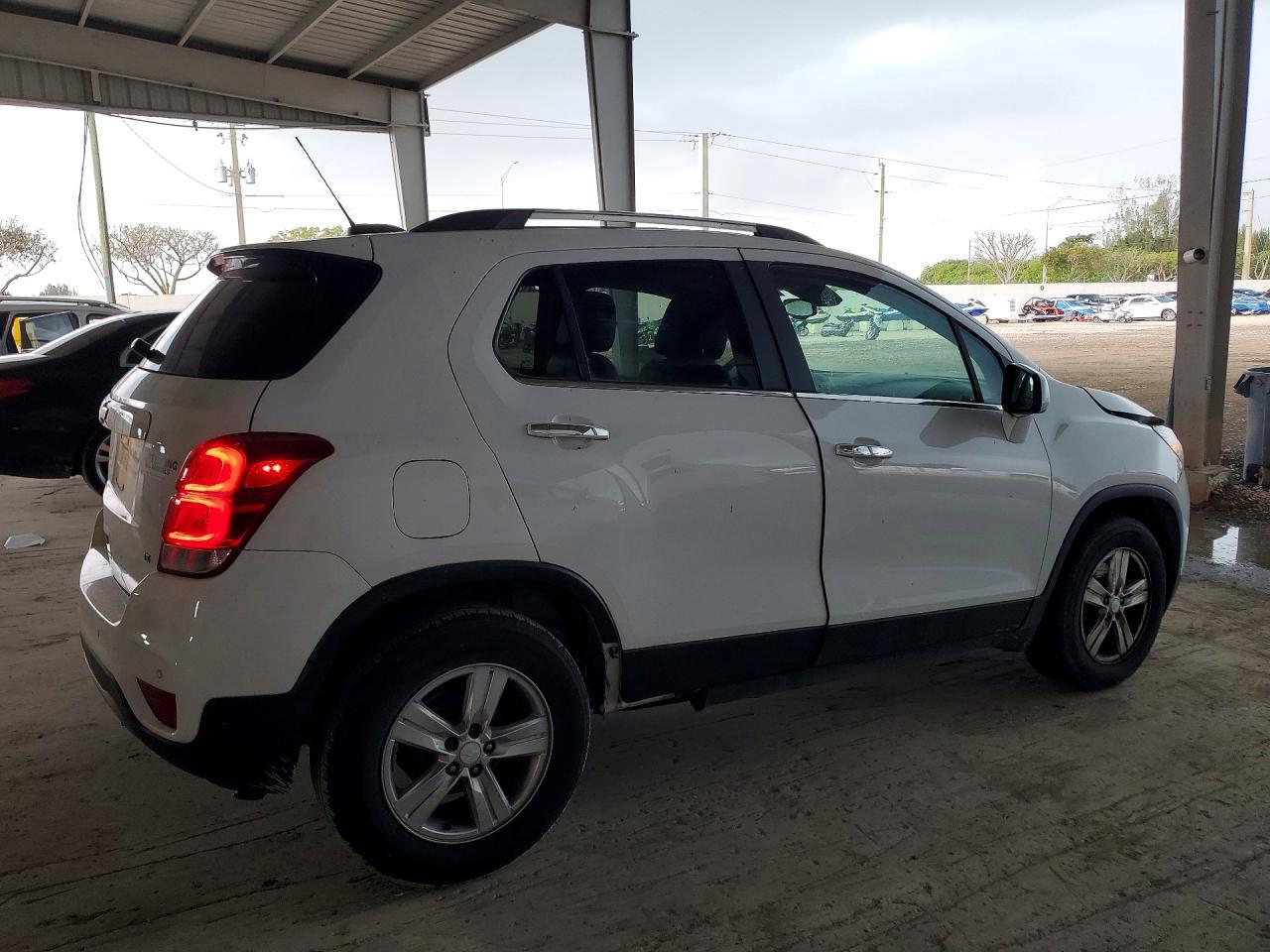 2019 Chevrolet Trax 1Lt - Image 3