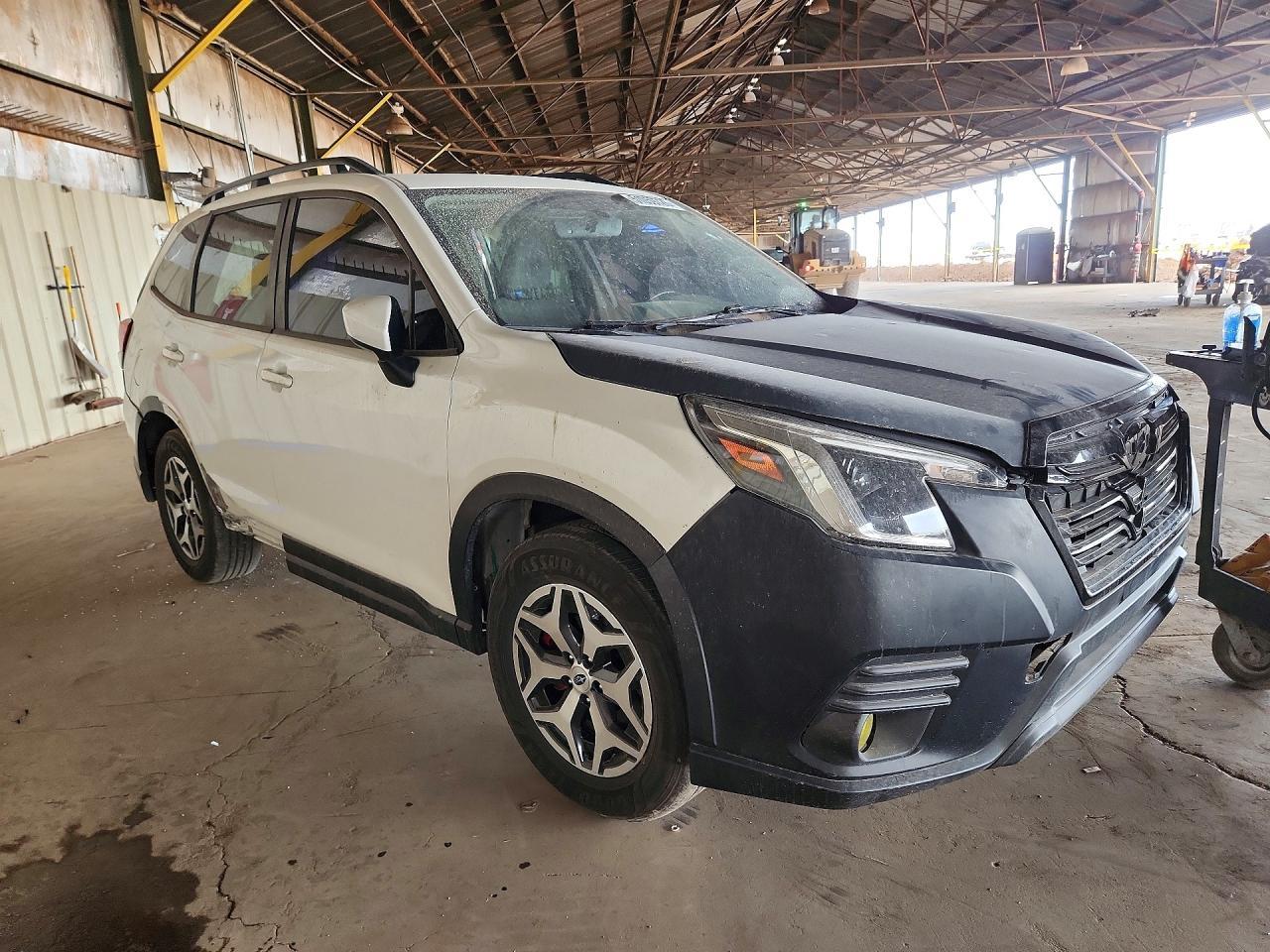 2022 Subaru Forester Premium - Image 4