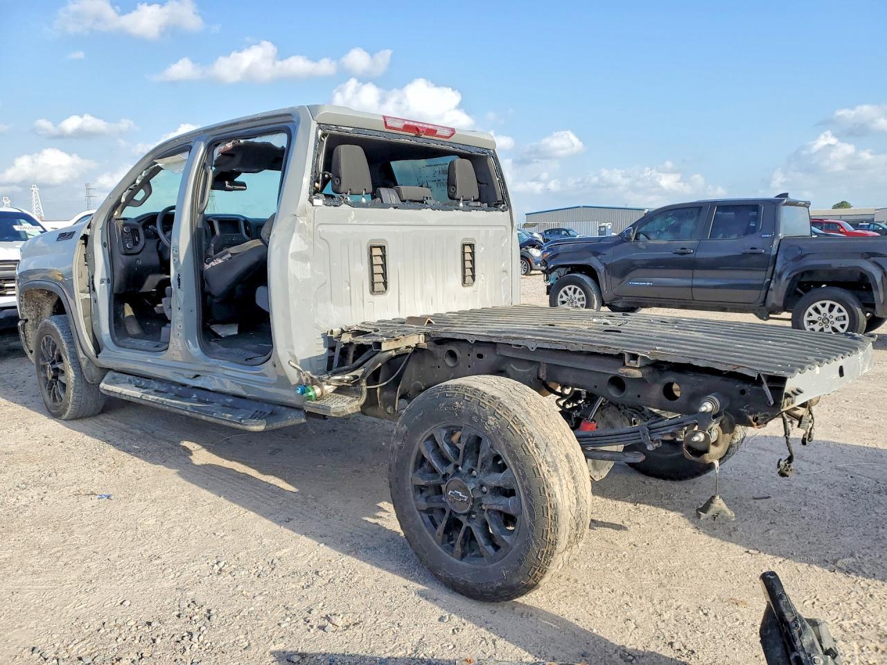 2025 Chevrolet Silverado K2500 Custom - Фото 2