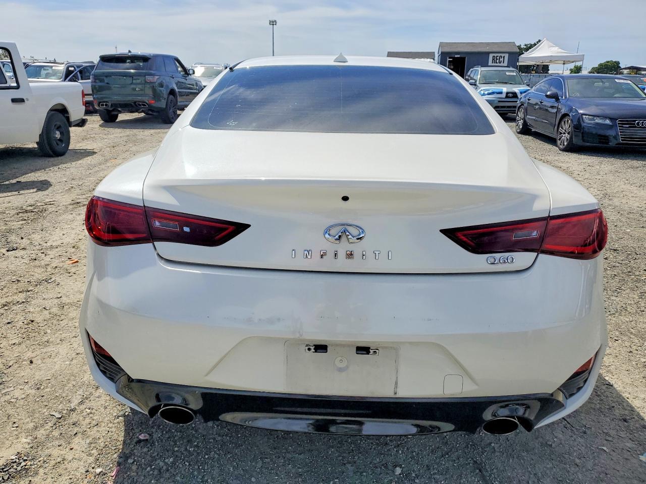 2017 Infiniti Q60 3.0T Premium - Фото 6