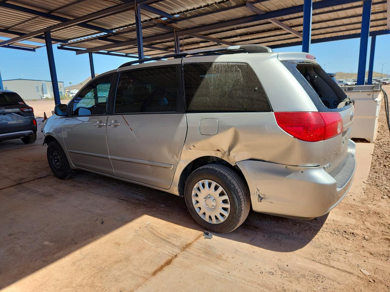 2009 Toyota Sienna Le 7-Passenger - Image 2