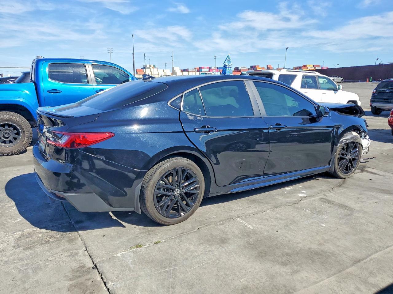 2025 Toyota Camry Se - Фото 3