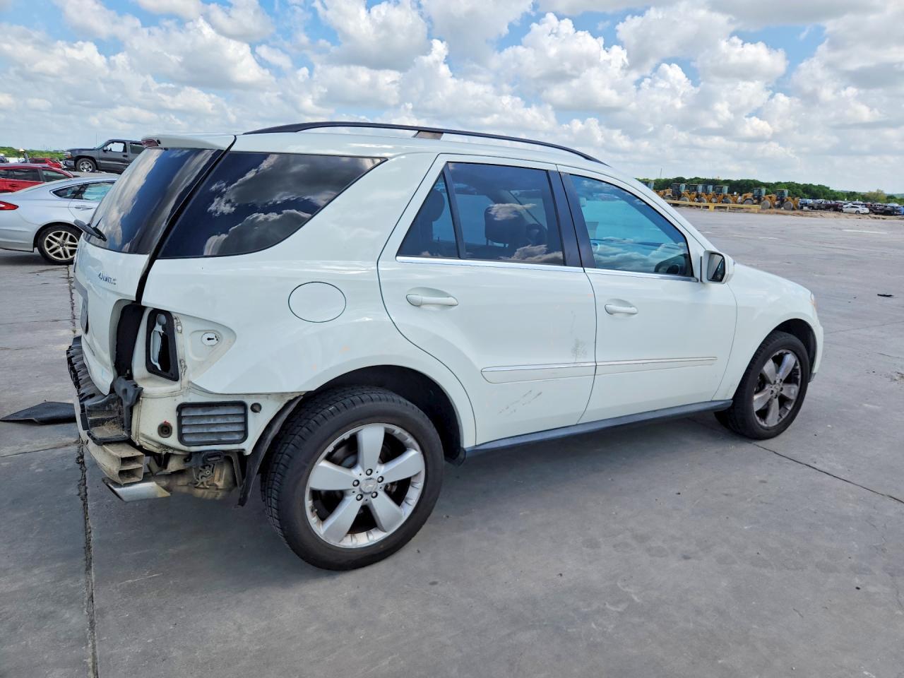 2010 Mercedes Benz Ml 350 4Matic - Image 3