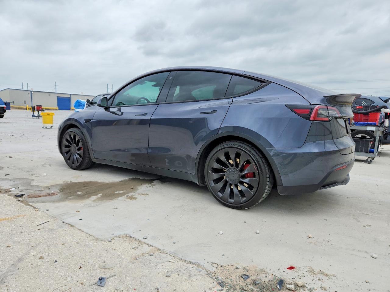 2023 Tesla Model Y - Фото 2