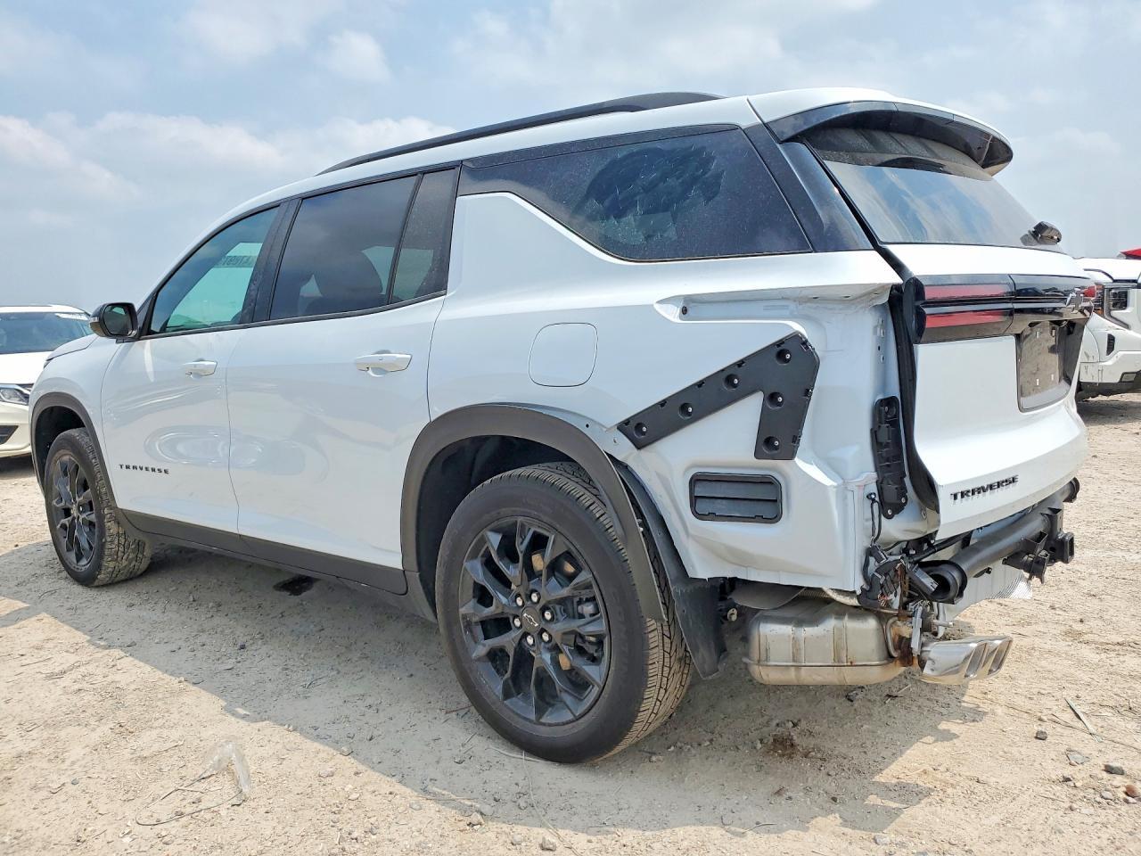2026 Chevrolet Traverse - Image 2