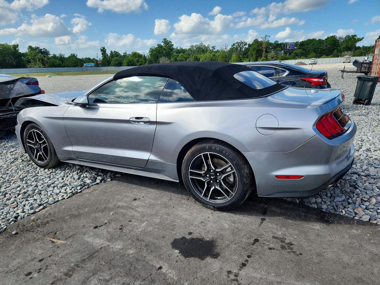 2023 Ford Mustang - Фото 2