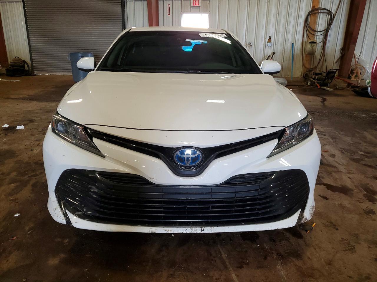 2020 Toyota Camry Le - Фото 5