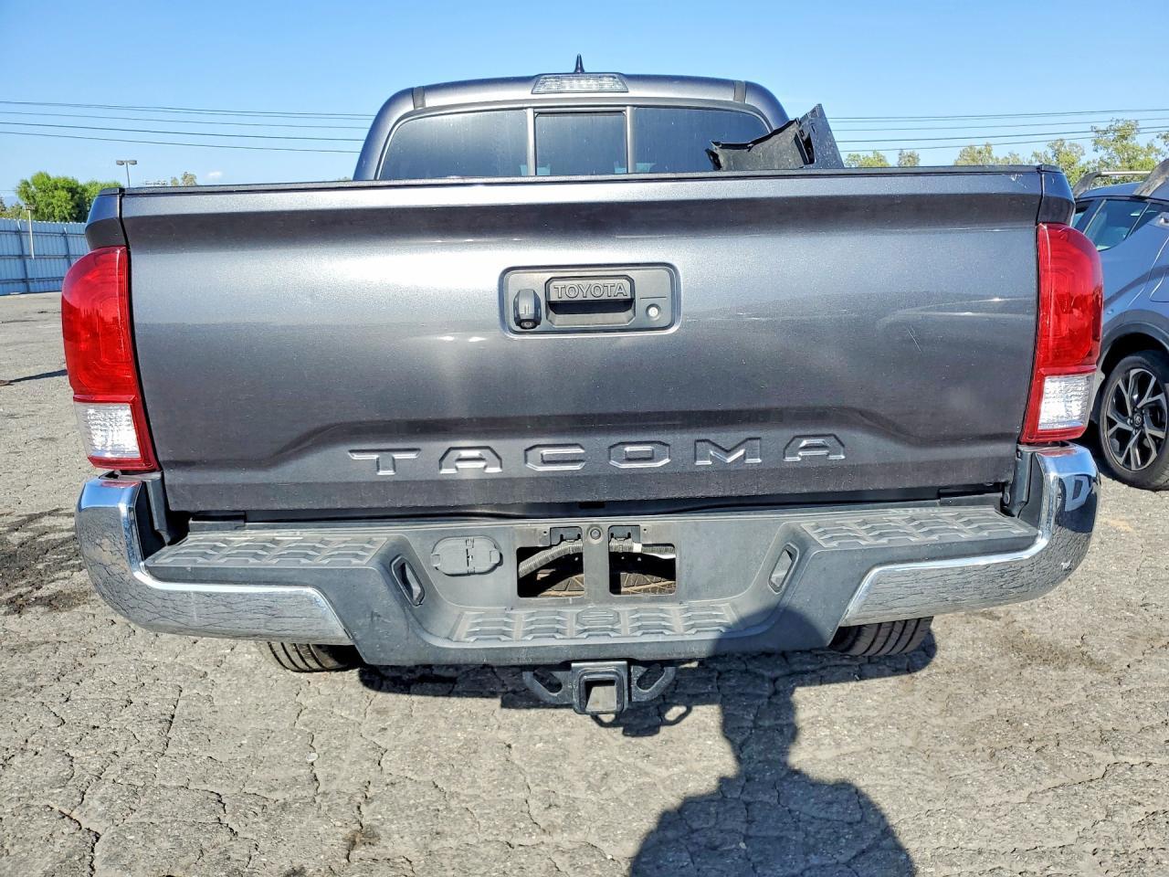 2017 Toyota Tacoma Sr5 V6 - Image 6