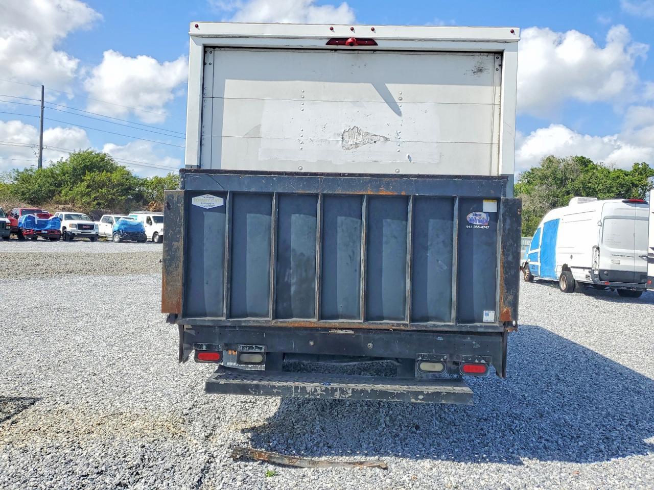 2012 Chevrolet Express G3500 Box Truck - Фото 6