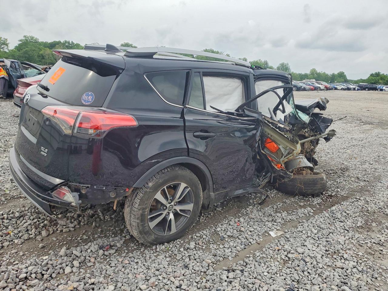 2017 Toyota Rav4 Xle - Image 3