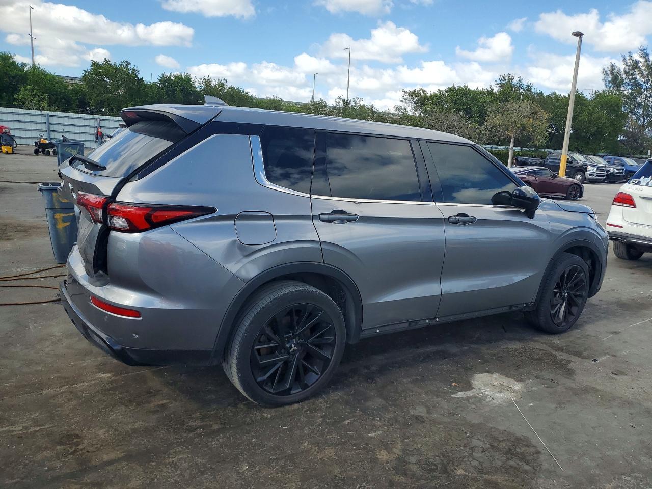 2022 Mitsubishi Outlander Se - Image 3