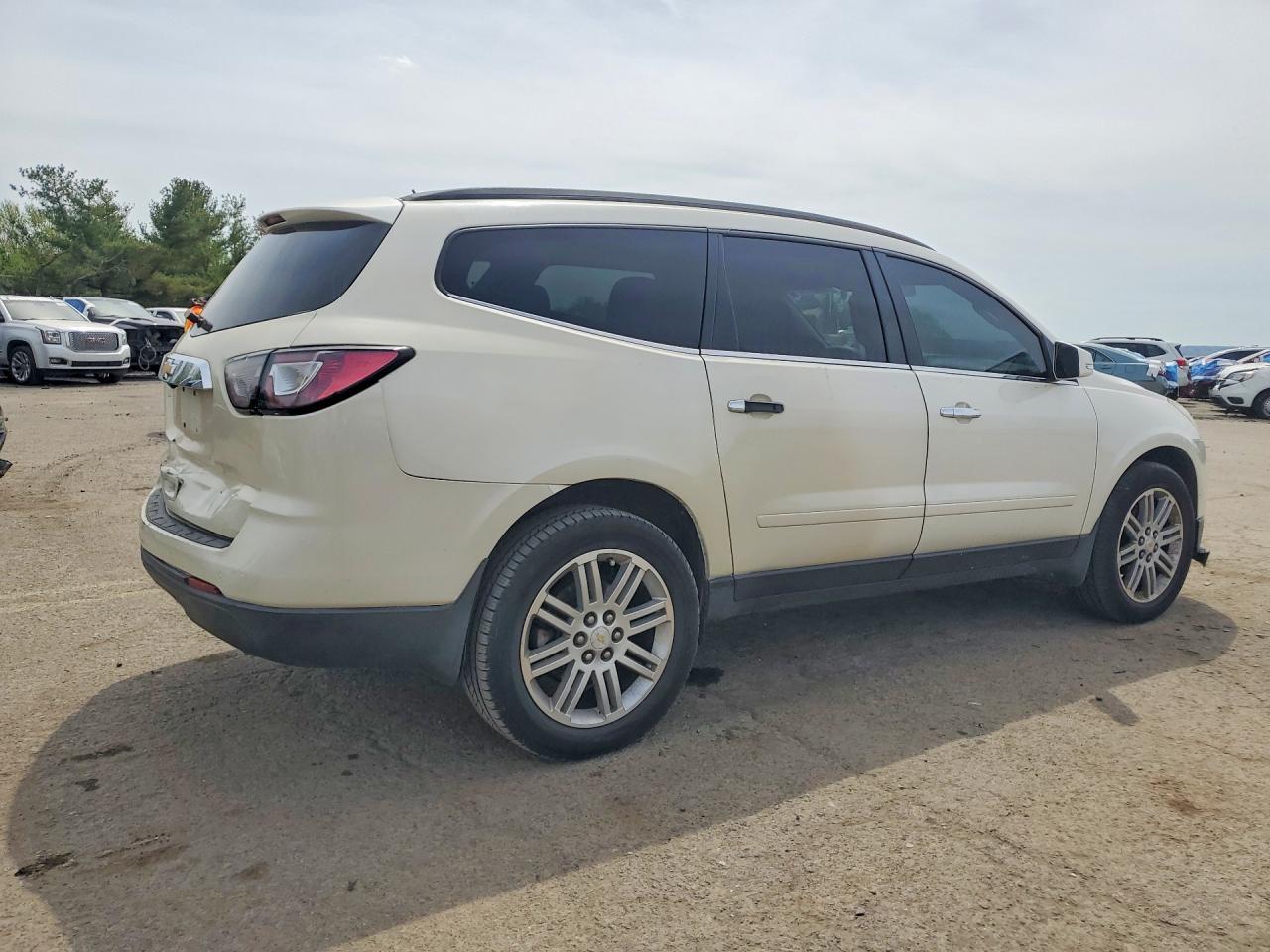 2013 Chevrolet Traverse Lt - Image 3