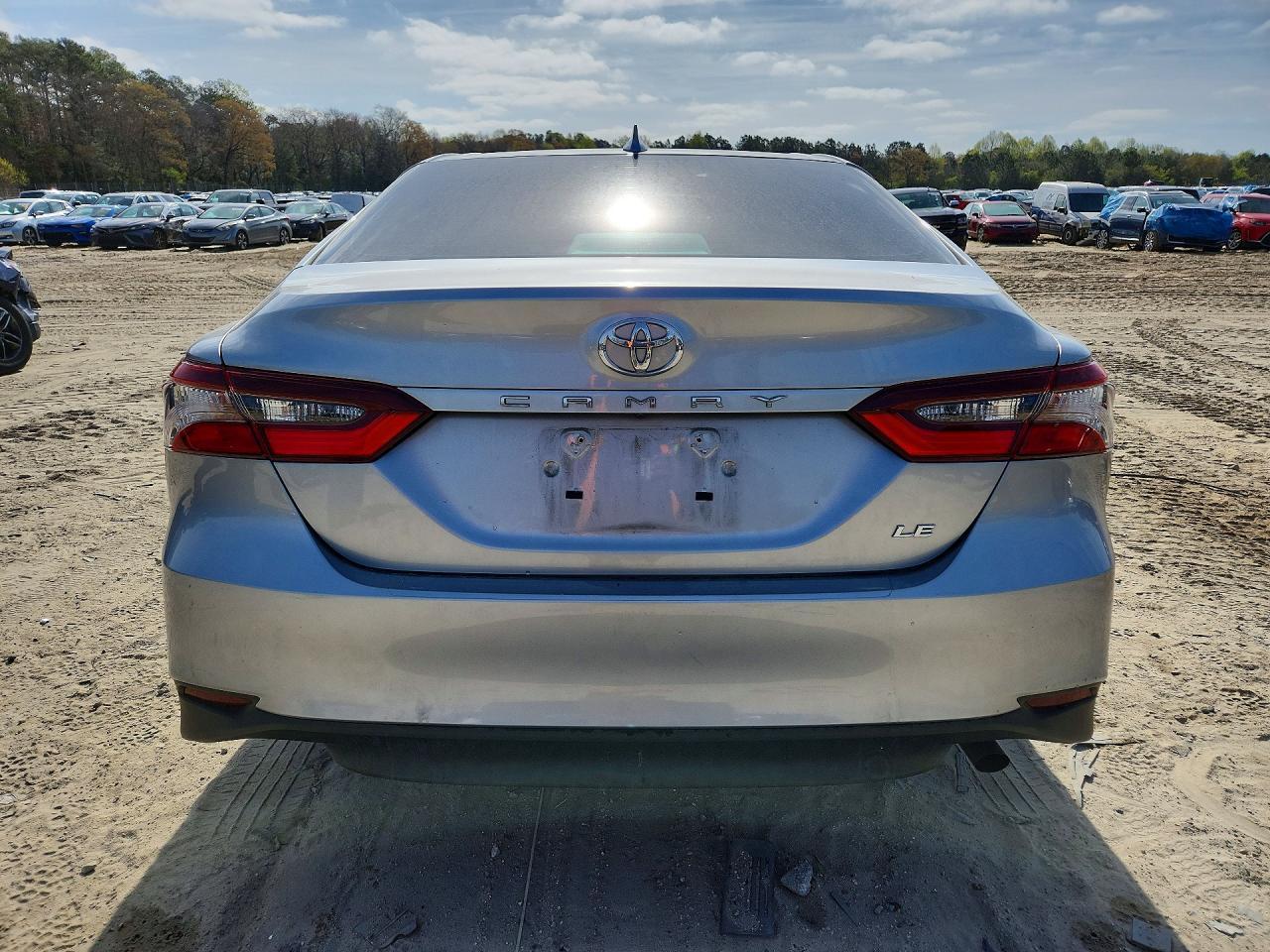 2023 Toyota Camry Le - Фото 6