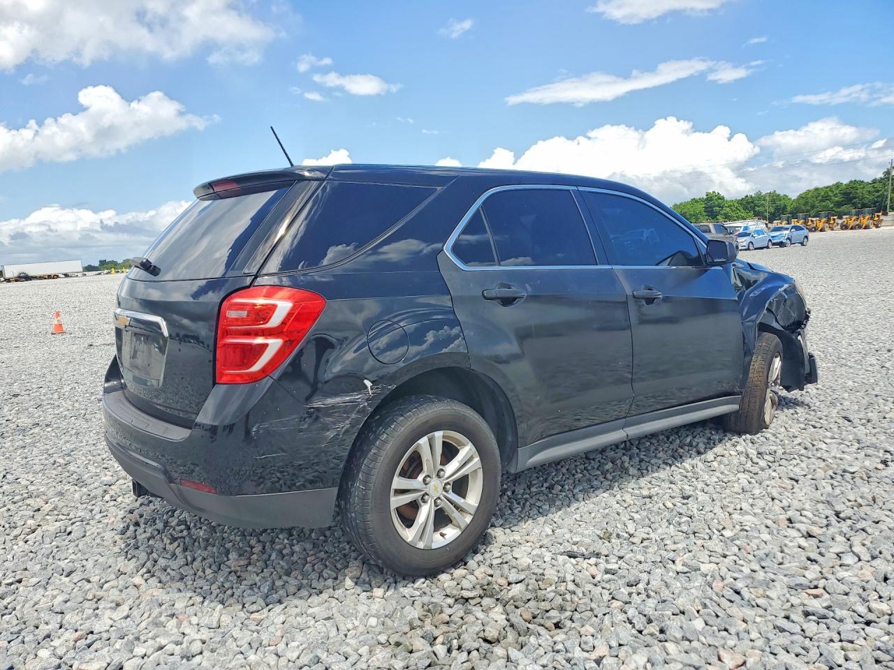 2017 Chevrolet Equinox Ls - Image 3