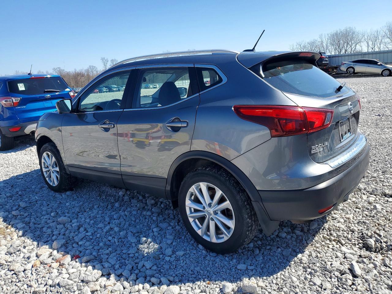 2018 Nissan Rogue Sport Sv - Image 2