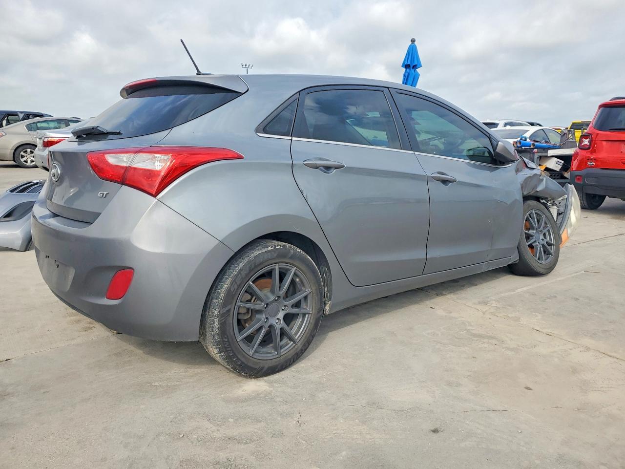 2016 Hyundai Elantra Gt Base - Image 3