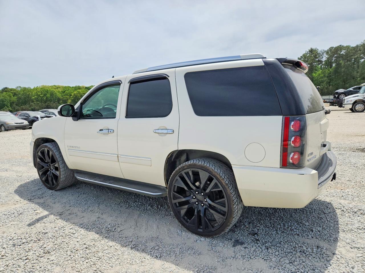 2009 GMC Yukon Denali - Фото 2
