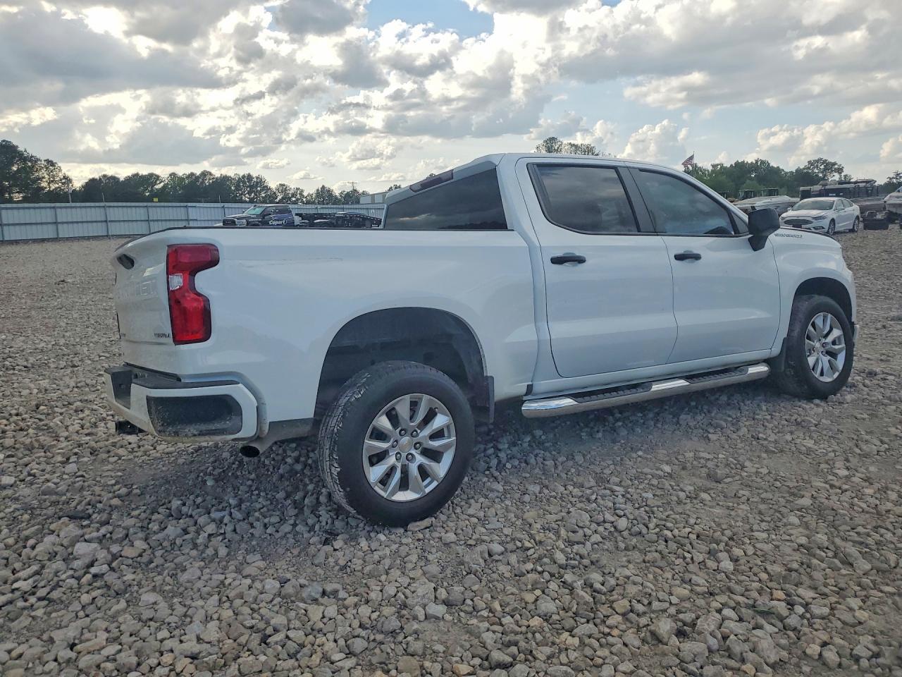 2022 Chevrolet Silverado Ltd C1500 Custom - Фото 3