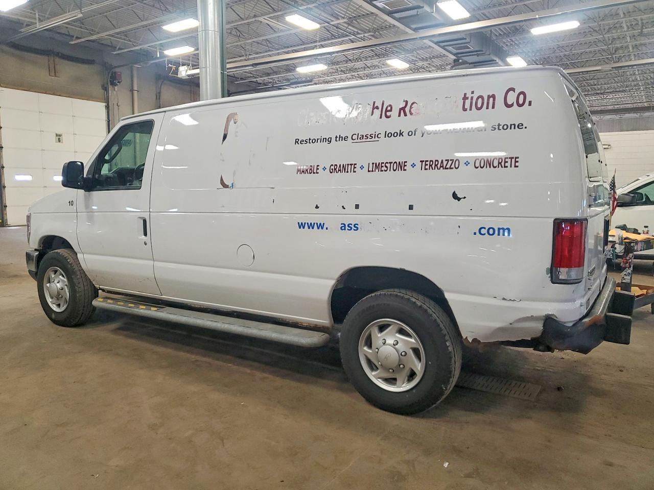 2013 Ford Econoline E250 Van - Фото 2