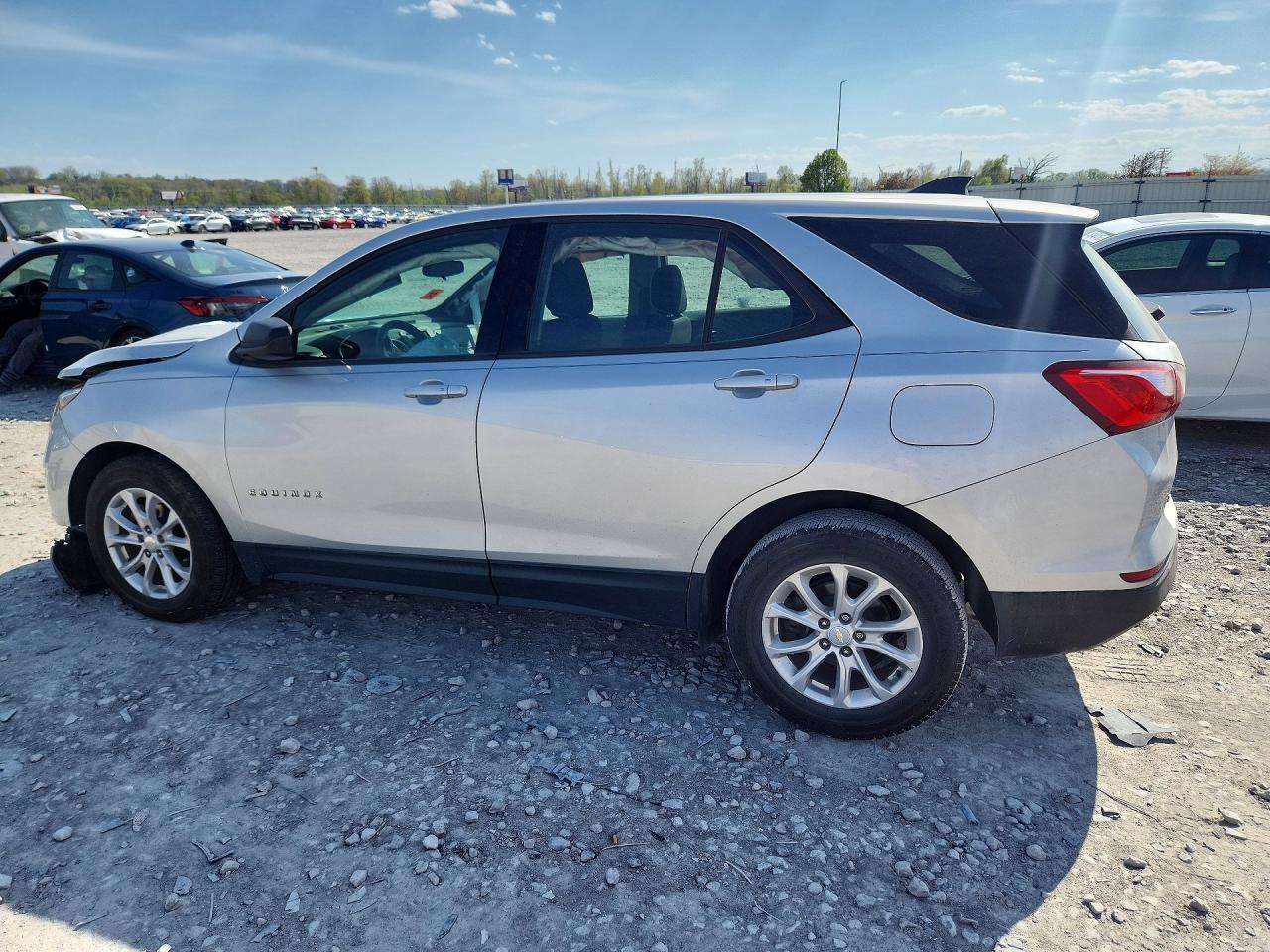 2019 Chevrolet Equinox Ls - Фото 2