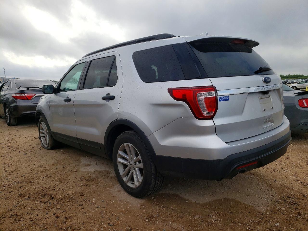 2016 Ford Explorer - Фото 2