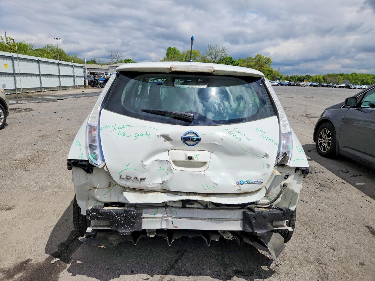 2014 Nissan Leaf S - Фото 6