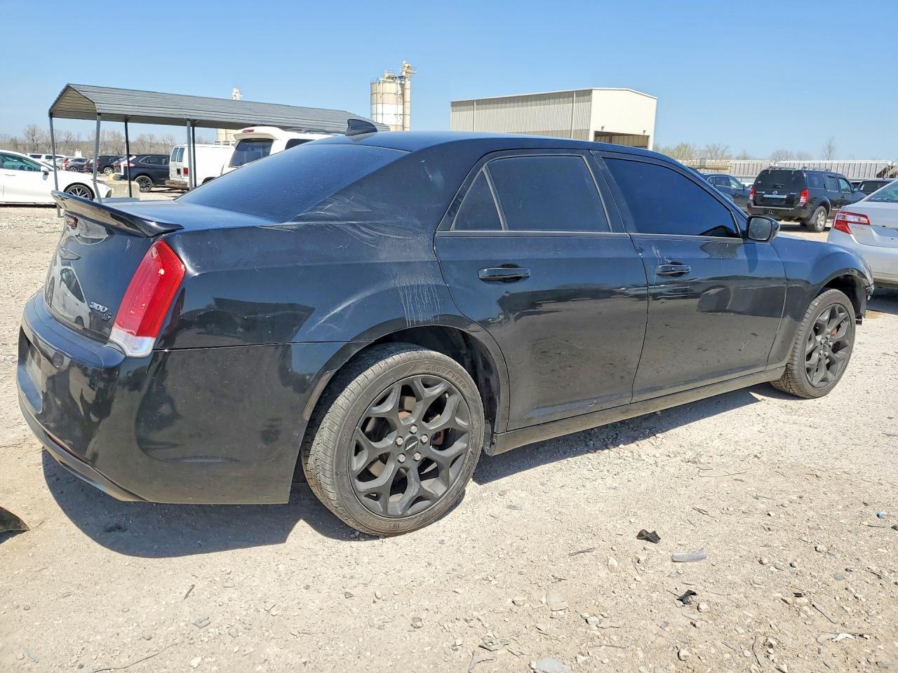 2016 Chrysler 300 S - Image 3