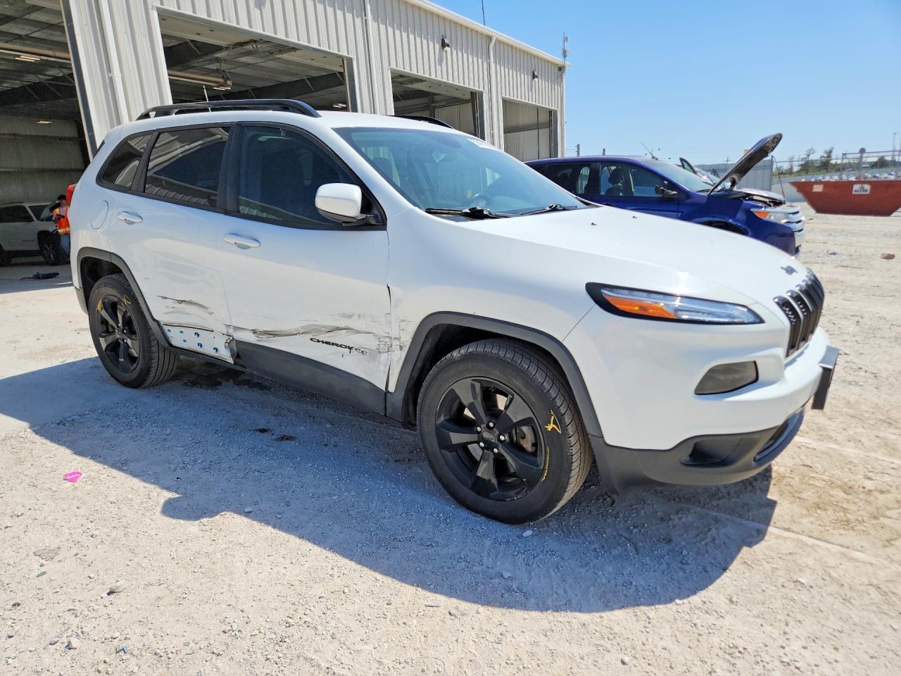 2016 Jeep Cherokee Latitude - Image 4
