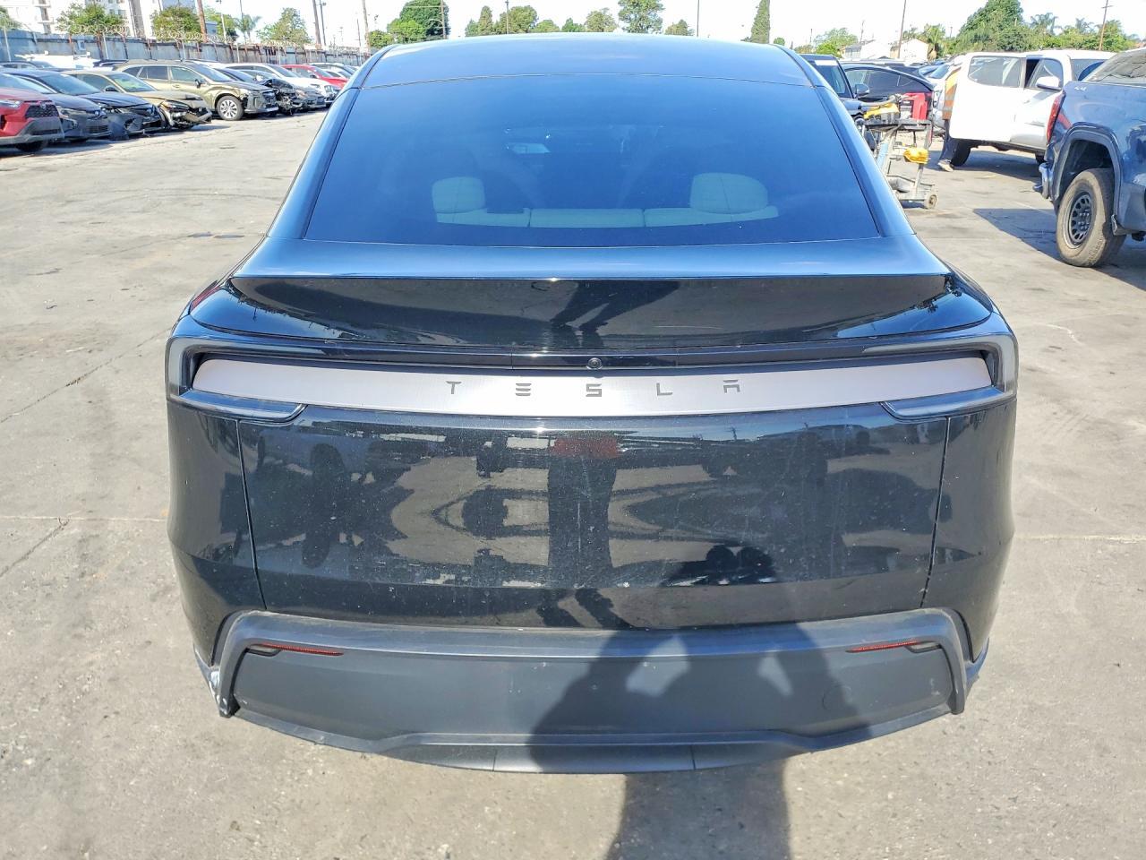 2026 Tesla Model Y - Image 7