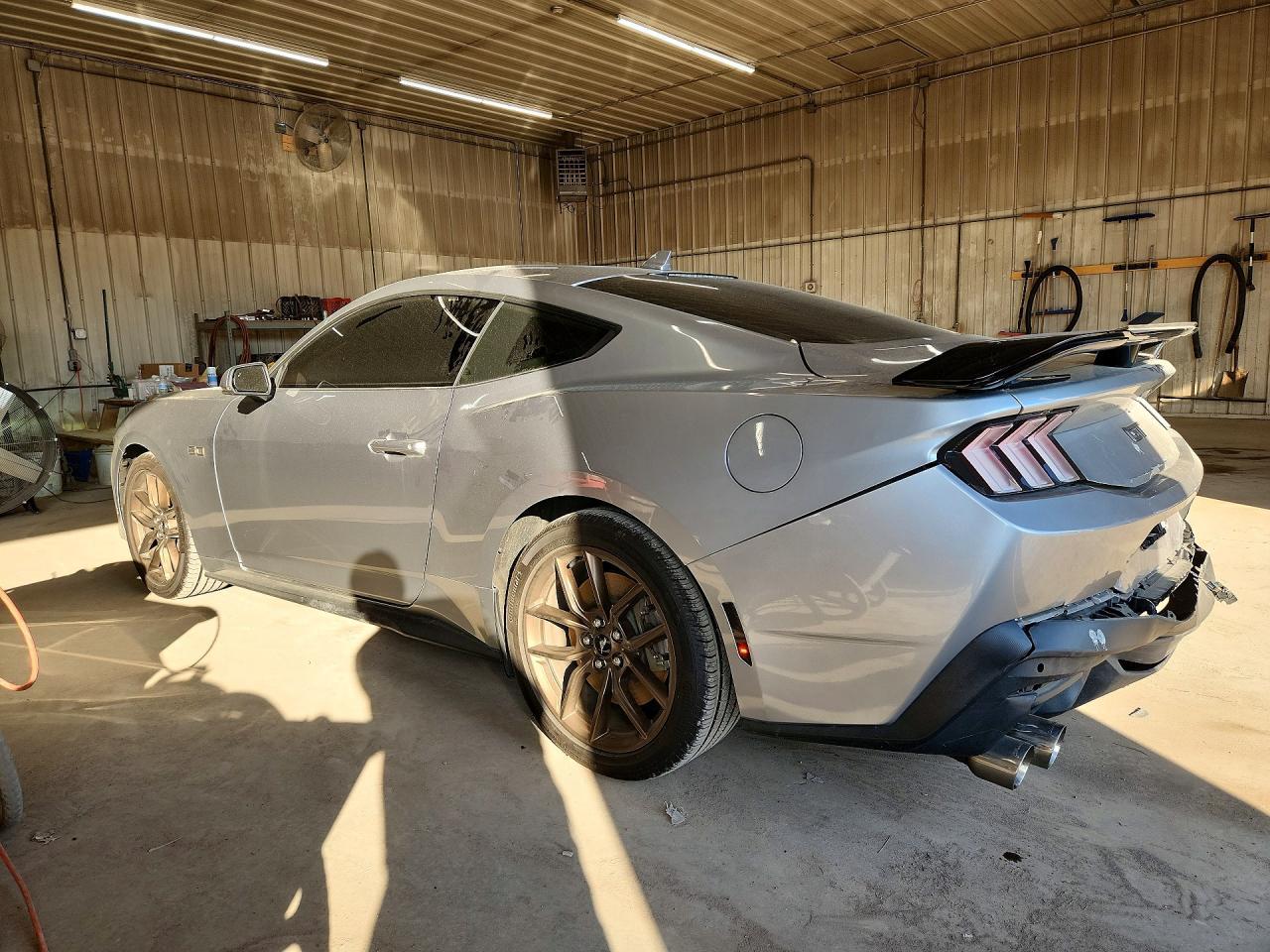 2024 Ford Mustang Gt - Фото 2