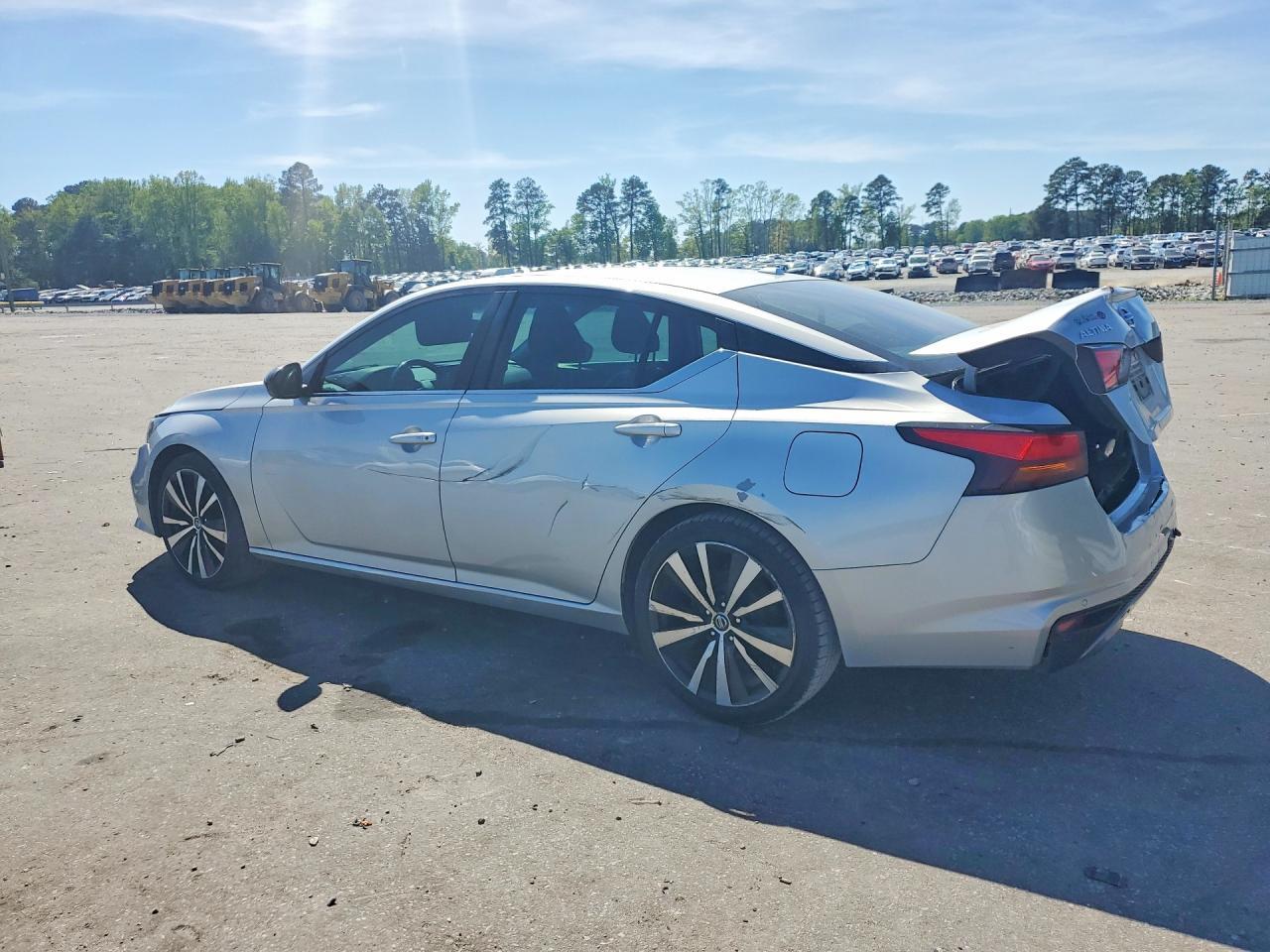 2020 Nissan Altima Sr - Image 2